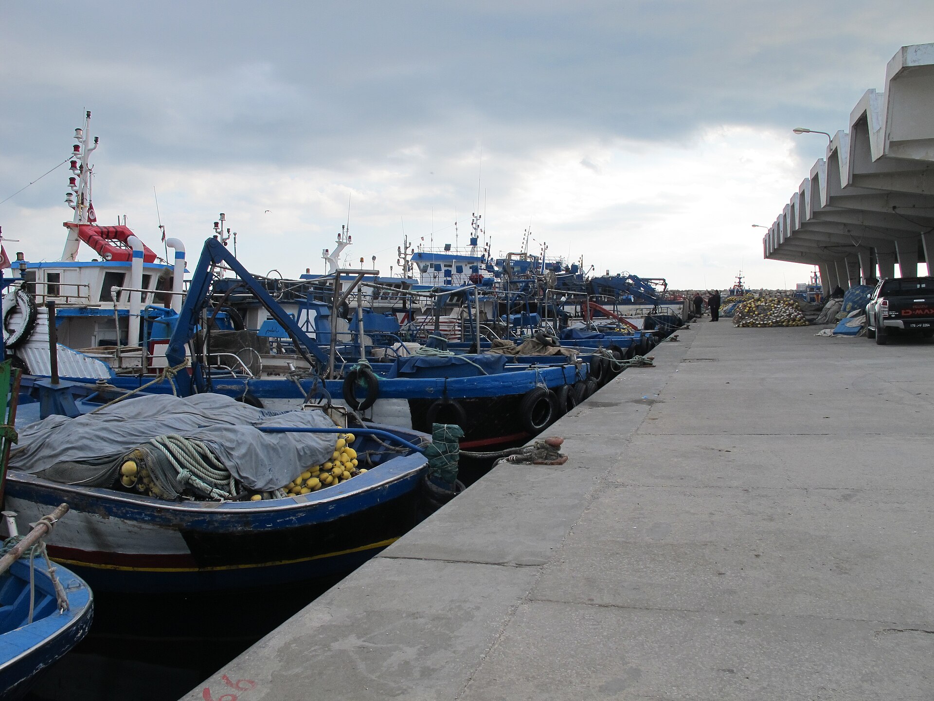 Pescherecci blu ormeggiati a Kelibia