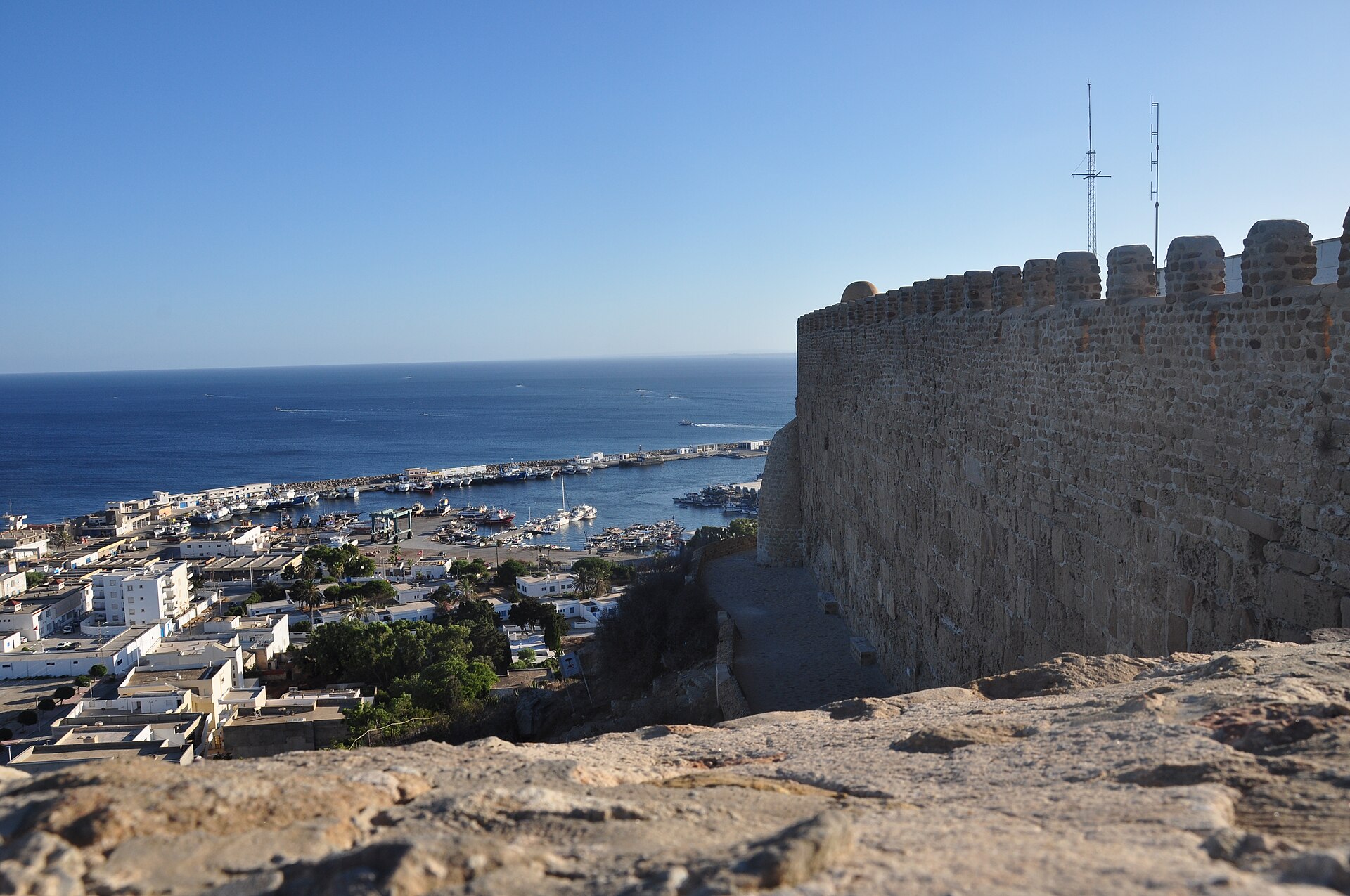 Il fortino di Kelibia e il porto sotto